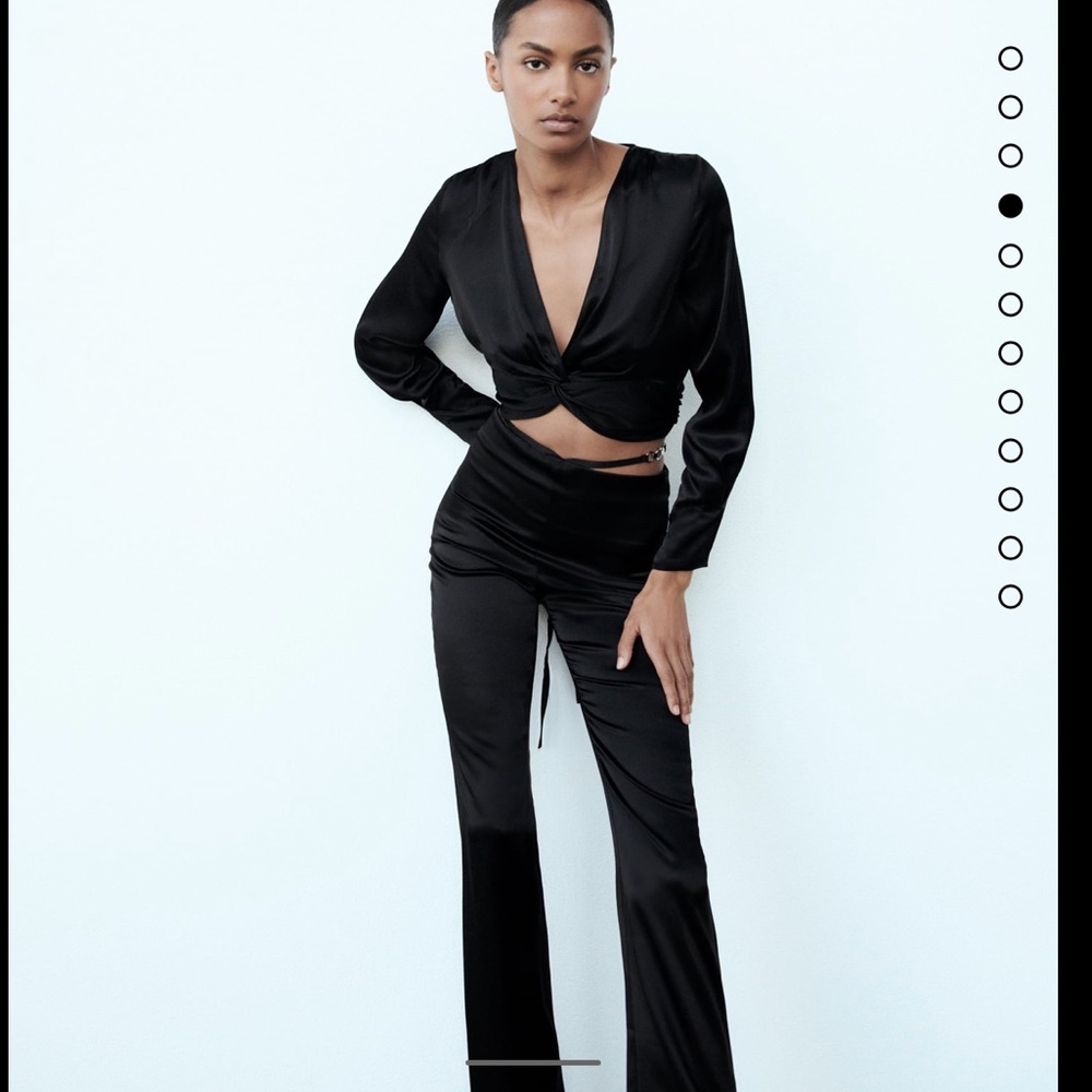 Zara Knotted stain effect top!